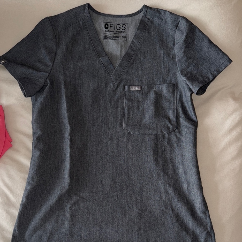 Figs Catarina one pocket scrub top grey